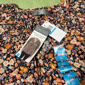 Berkeley Jensen printed fluted sleeve top flowers fall colors, XL
#13